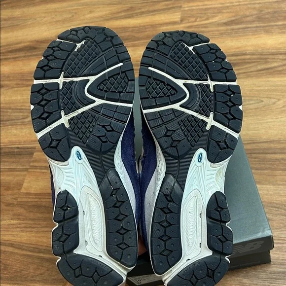 New Balance 2002R - Picture 6 of 7